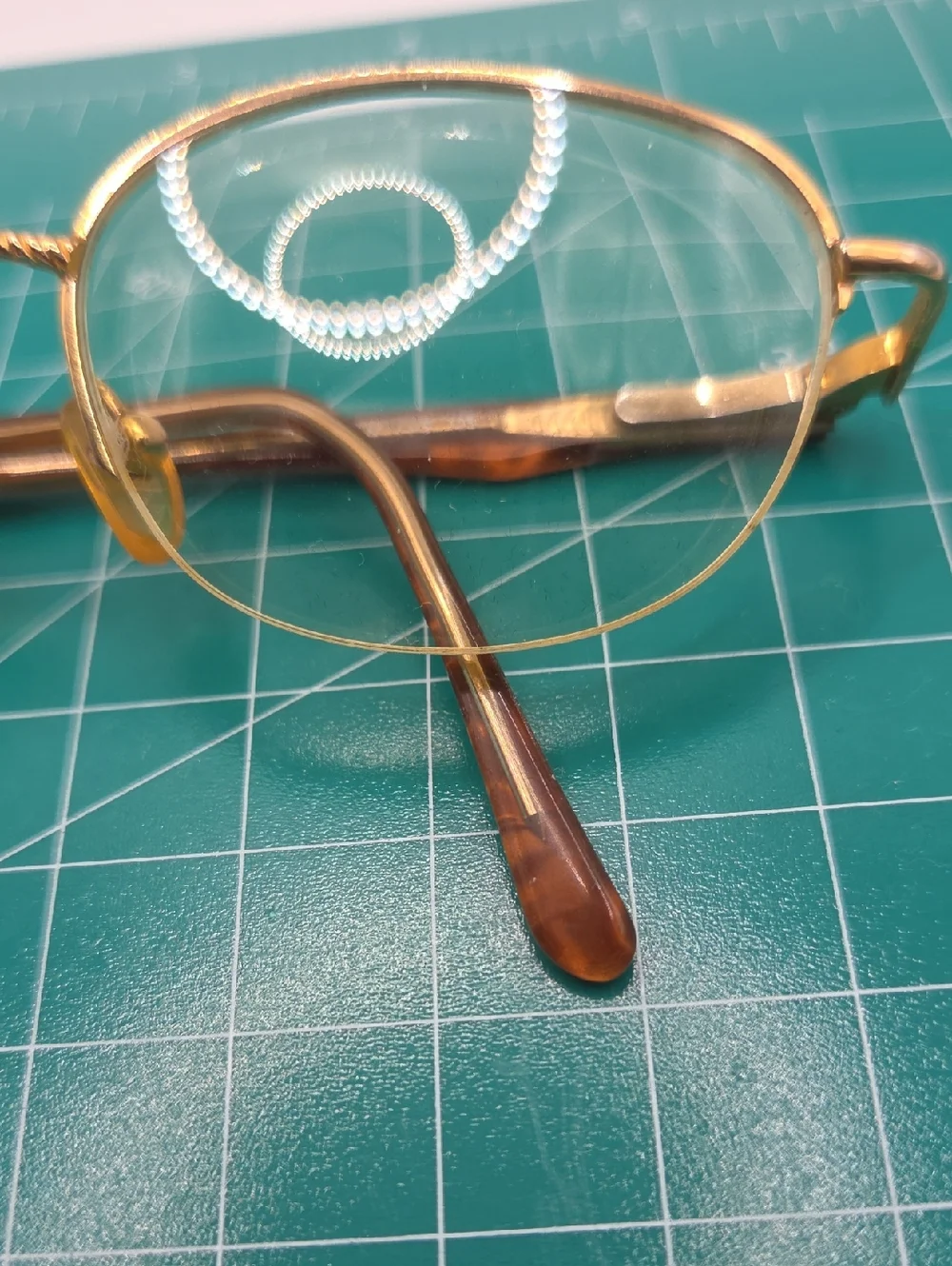 Vintage Gold Oval Metal Frame Glasses with Tortoiseshell Temples
